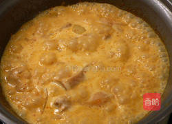 红咖哩芋头鸡煲的做法图解3