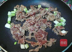 洋葱炒肉片的做法图解2