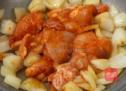 红咖哩芋头鸡煲的做法图解2