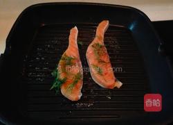 鲔鱼橄榄面包小点的做法图解1