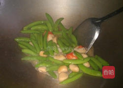 干贝蟹肉炒甜豆的做法图解3