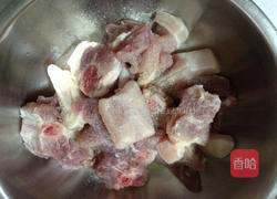 蜜汁苹果排骨的做法图解1