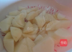 马铃薯炖鸡翅的做法图解1
