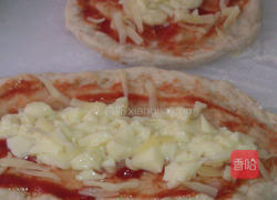 桂冠火锅料披萨的做法图解8