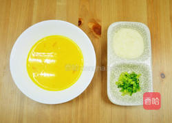 蟹肉蒸蛋的做法图解1