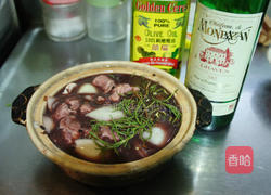 红酒牛肉的做法图解1