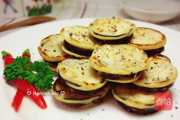 待稍冷却,依个人口味沾上椒盐,胡椒粉,番茄酱等食用.