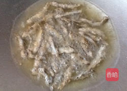 椒盐小溪鱼的做法图解8