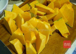 南瓜炖鸡的做法图解1