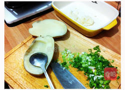 焗烤马铃薯的做法图解1