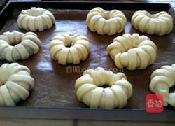 红豆牛奶花型面包的做法图解11