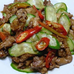黄瓜炒肉片的做法[图]