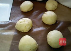 红豆牛奶花型面包的做法图解3