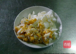 咸蛋炒苦瓜的做法图解2