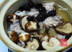 黑枣香菇鸡汤的做法图解5