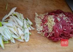 大葱爆牛肉的做法图解1