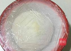 披萨饼皮的做法图解2