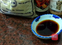 洋葱炒香肠的做法图解2