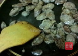 洋葱炒香肠的做法图解8