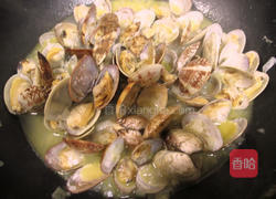 白酒奶香蛤蜊的做法图解3