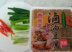 葱烧油豆腐的做法图解1