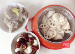 莲藕荸荠雪梨汤的做法图解2