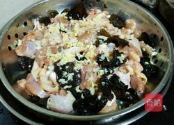 木耳蒸鸡的做法图解1