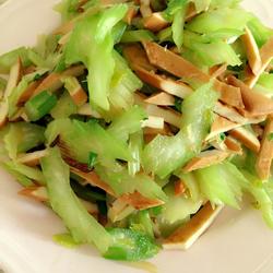 熏干炒芹菜的做法[图]