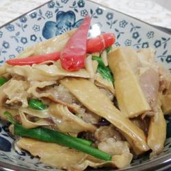 肥牛炆笋干的做法[图]