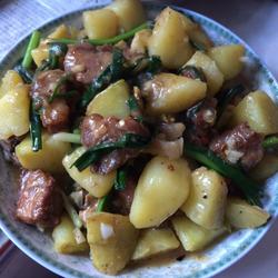土豆焖排骨的做法[图]