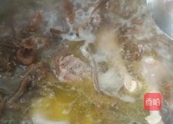 茶树菇炖柴鸡的做法图解3