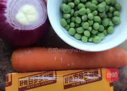 Illustration of how to make curry chicken fried rice 1