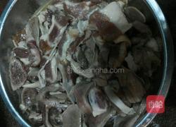 爆炒猪舌头的做法图解1