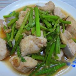 荫油快炒芹菜鲨鱼的做法[图]