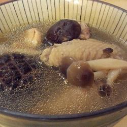 菇菇鲜鸡汤的做法[图]