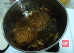 韭菜香菇米粉汤的做法图解6