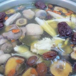红枣香菇炖鸡汤的做法[图]