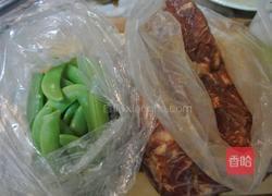 烤肉酱风味炒甜豆的做法图解1