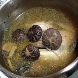 花菇干贝炖全鸡的做法[图]