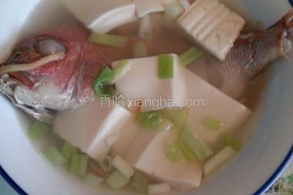 赤鯮鲜鱼豆腐汤
