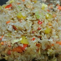 蔬菜鲑鱼炒糙米饭的做法[图]