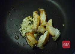 蒜香干煎石斑鱼的做法图解2