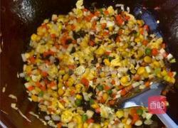 五彩蛋炒饭的做法图解5