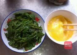 红椒香椿炒鸡蛋的做法图解2