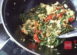 红椒香椿炒鸡蛋的做法图解5