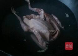 红枣鸽子汤的做法图解2