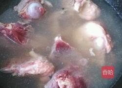 猪骨汤的做法图解1