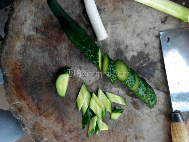 黄瓜切象眼片