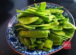 腊肉炒荷兰豆的做法图解1