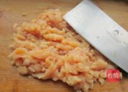 砂锅鸡肉丸的做法图解1